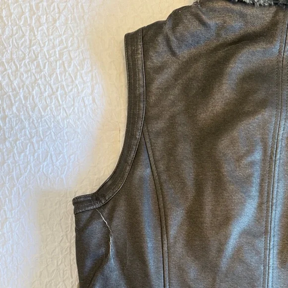 Big Chill Faux Fur & Leather Trim Vest – Size M - Picture 11 of 13